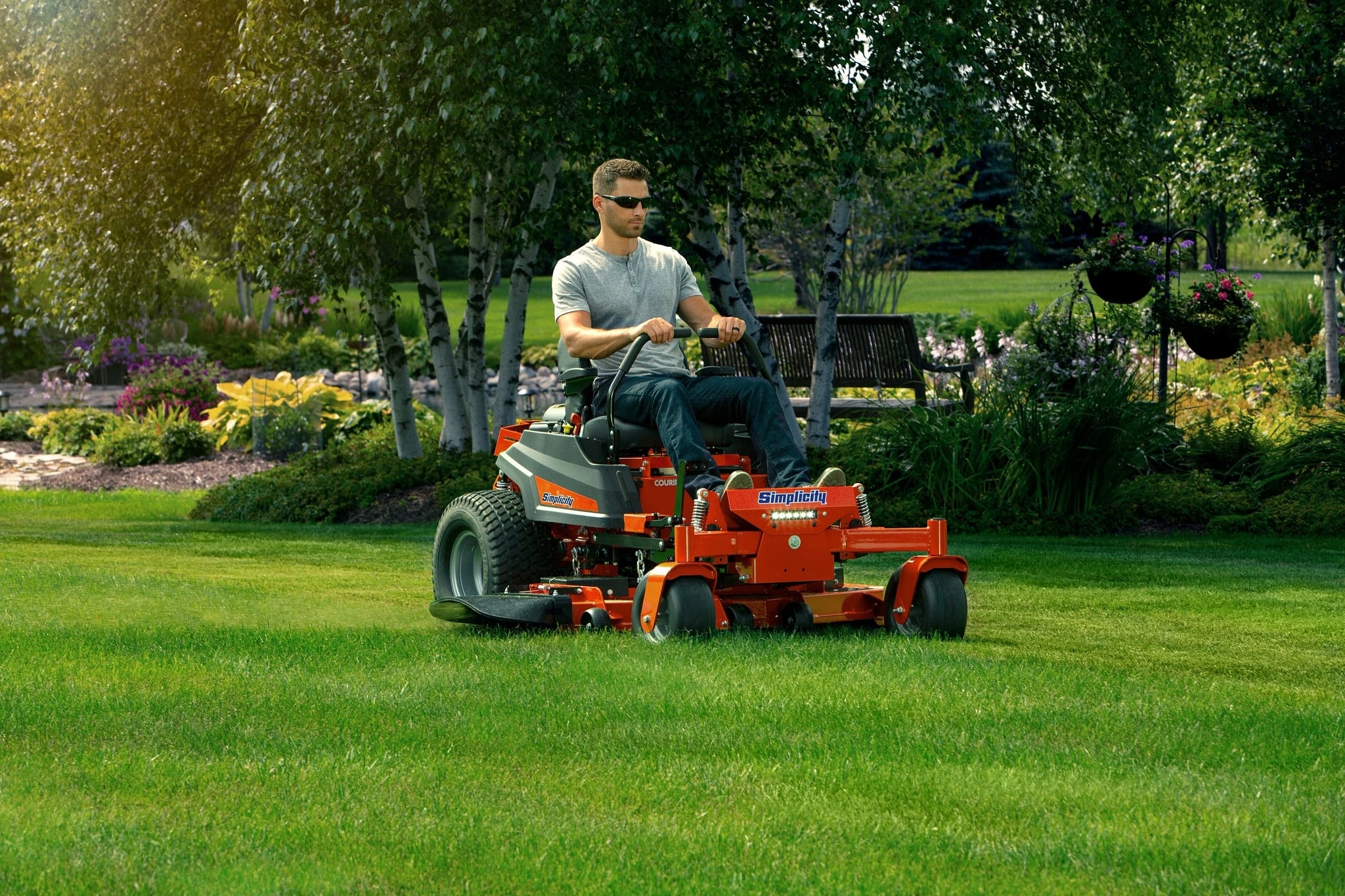 Simplicity | Courier™ XT Zero Turn Mower